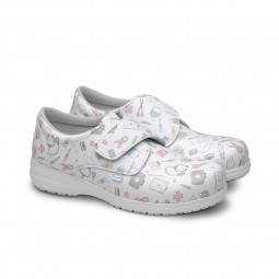 Calzado con cierre de velcro