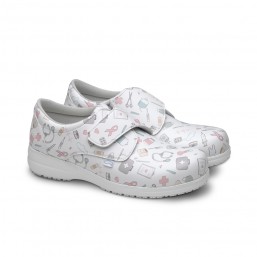 Calzado con cierre de velcro