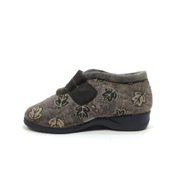 Zapatilla con velcro