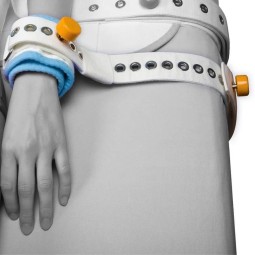 PAR DE MUÑEQUERAS DE...